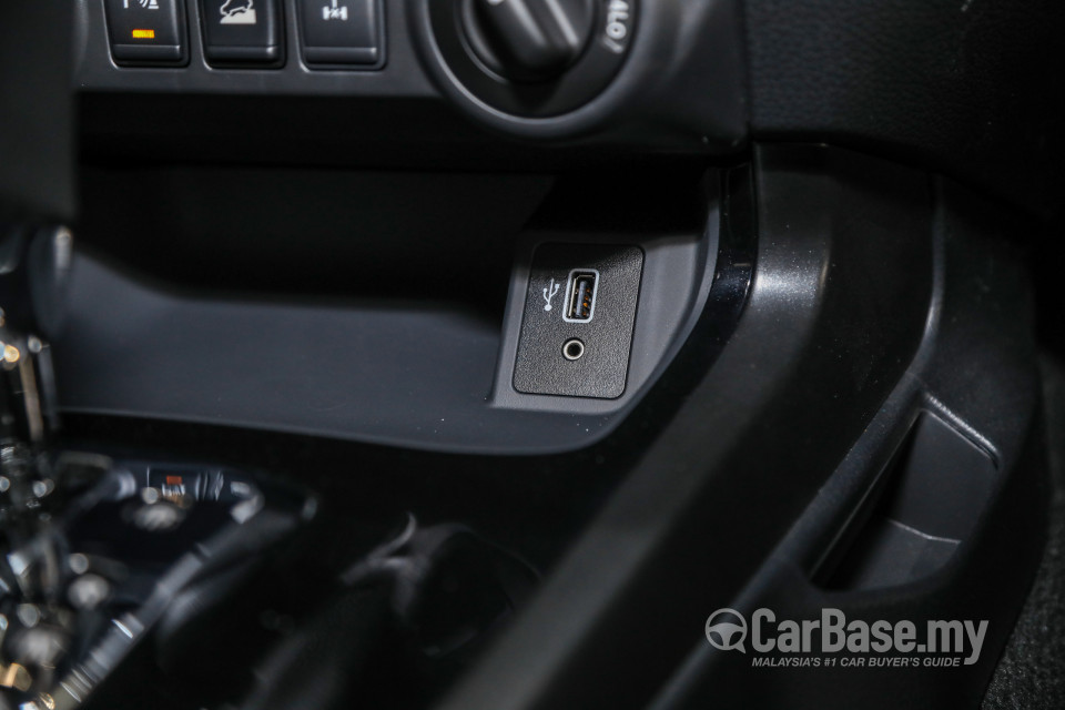Nissan Navara D23 Facelift (2021) Interior