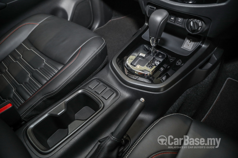 Nissan Navara D23 Facelift (2021) Interior