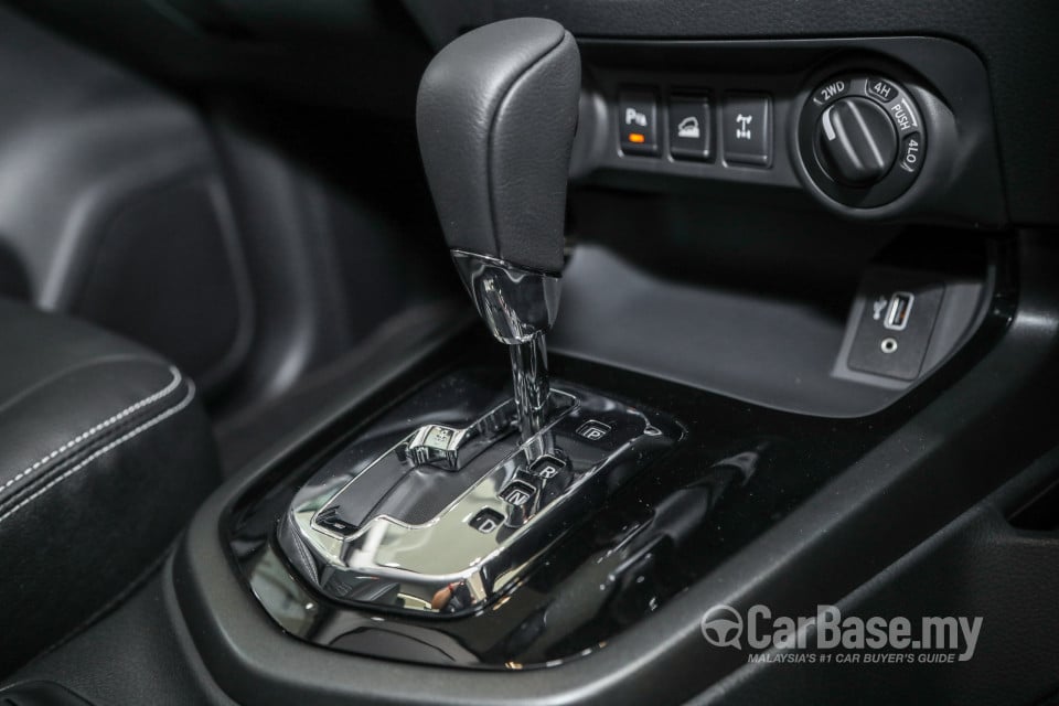 Nissan Navara D23 Facelift (2021) Interior