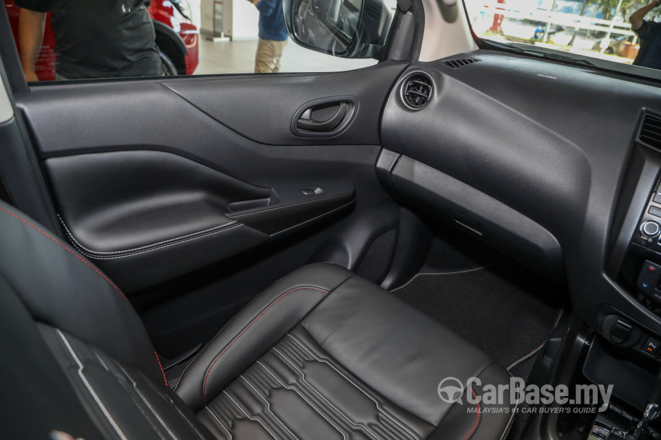 Nissan Navara D23 Facelift (2021) Interior