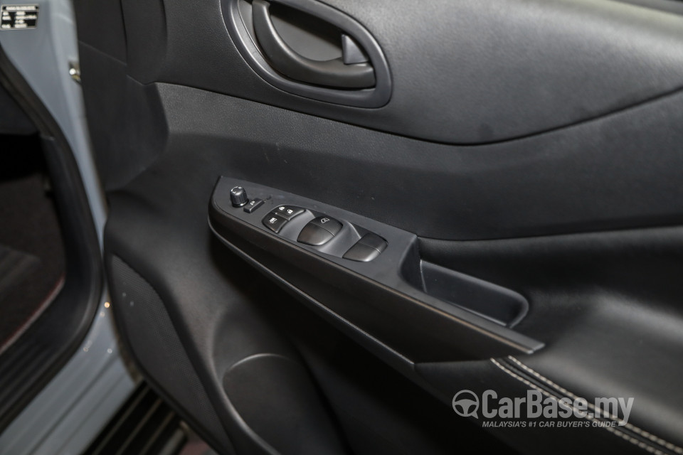Nissan Navara D23 Facelift (2021) Interior