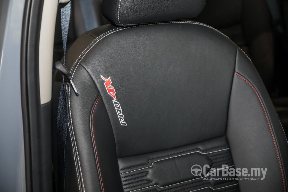 Nissan Navara D23 Facelift (2021) Interior