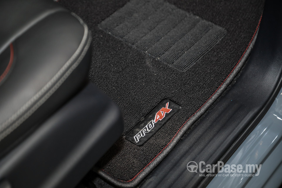 Nissan Navara D23 Facelift (2021) Interior