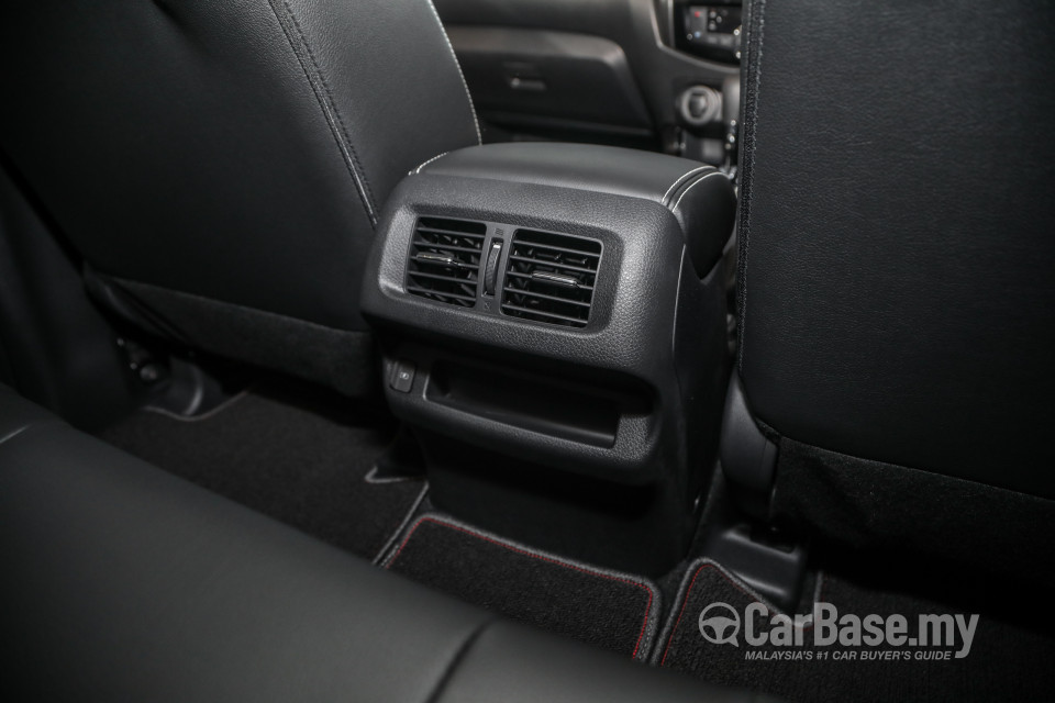 Nissan Navara D23 Facelift (2021) Interior