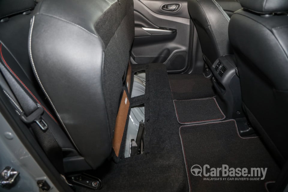 Nissan Navara D23 Facelift (2021) Interior