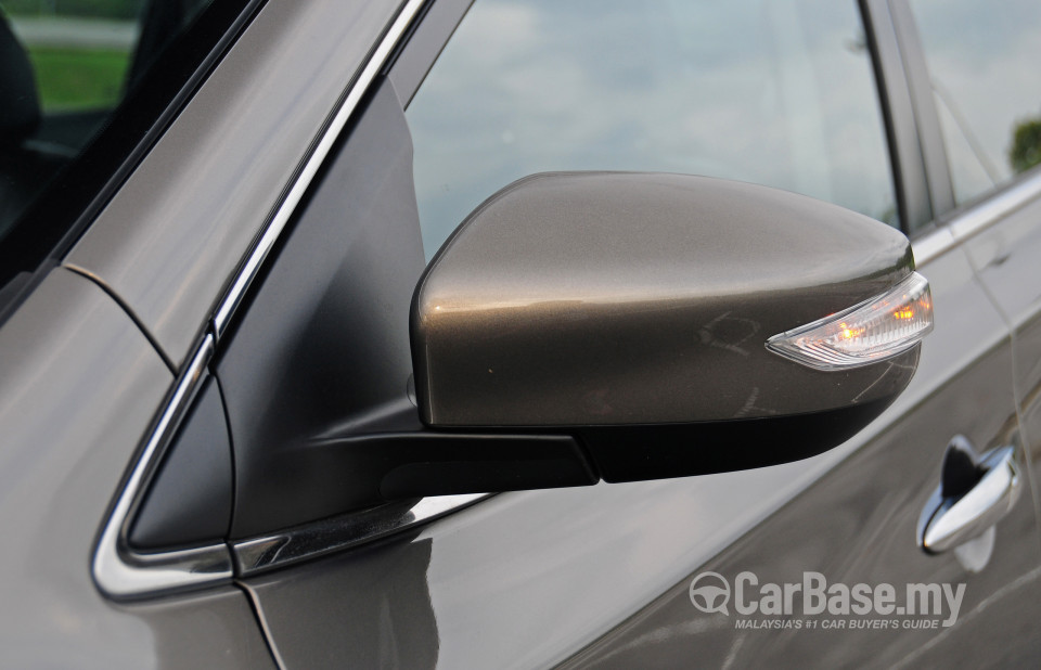 Nissan Sylphy B17 (2014) Exterior
