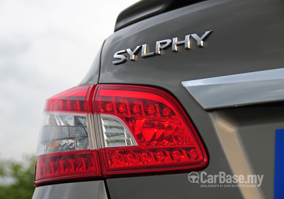 Nissan Sylphy B17 (2014) Exterior