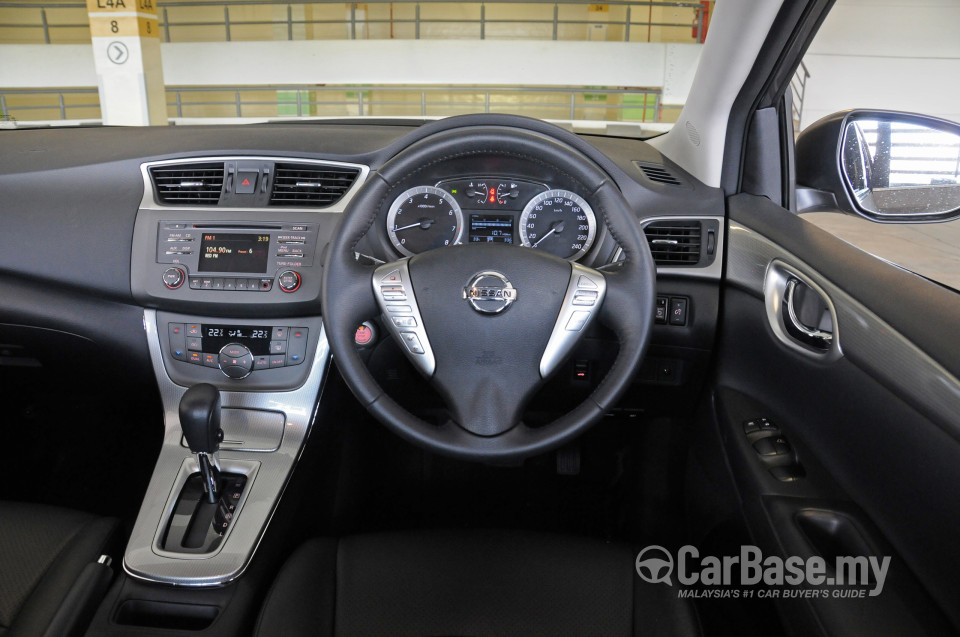 Nissan Sylphy B17 (2014) Interior