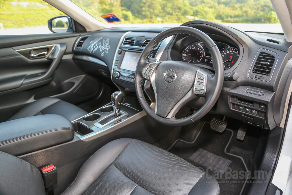 Proton Exora Mk1 RC (2019) Interior