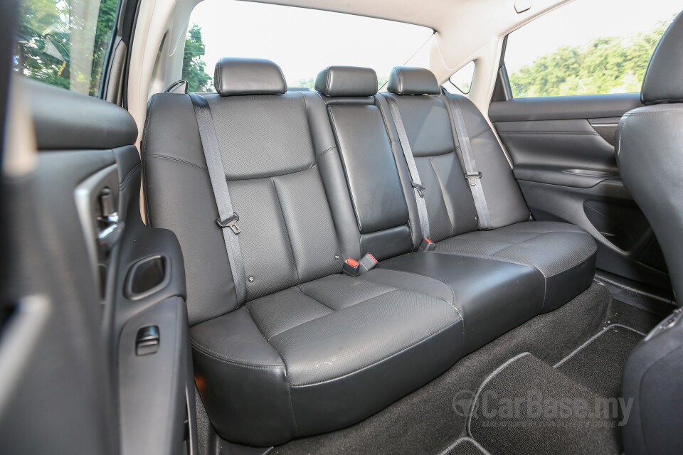 Toyota Innova AN140 (2016) Interior