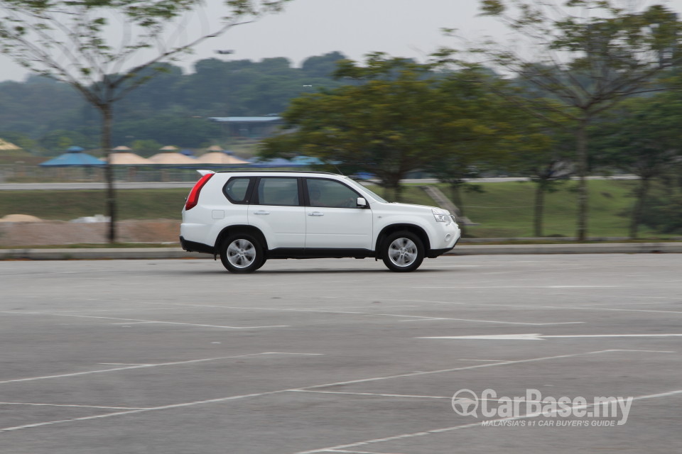 Nissan X-Trail Mk2 Facelift (2013) Exterior
