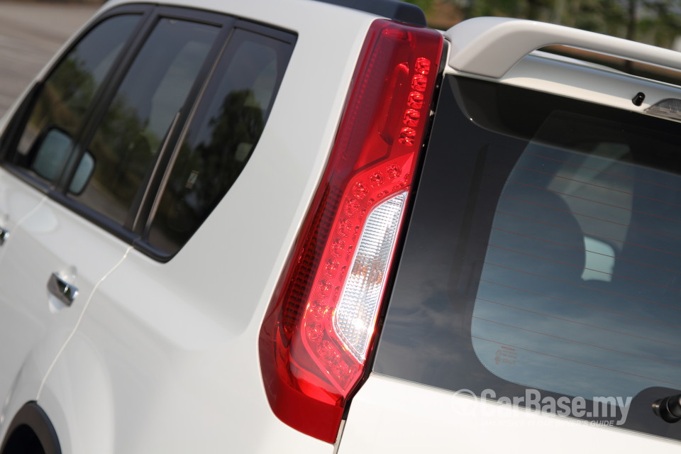 Nissan X-Trail Mk2 Facelift (2013) Exterior