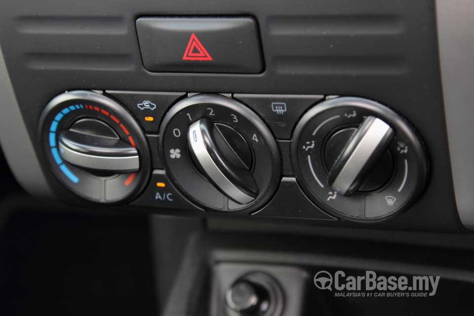 Nissan X-Trail Mk2 Facelift (2013) Interior