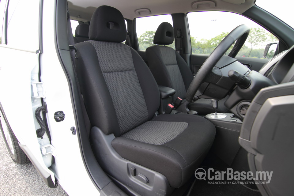 Nissan X-Trail Mk2 Facelift (2013) Interior