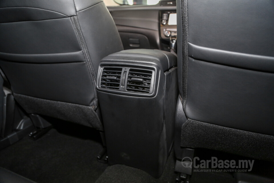 Nissan Navara D23 Facelift (2021) Interior