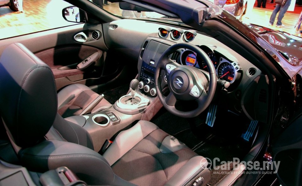 Nissan 370Z Roadster Z34 (2010) Interior