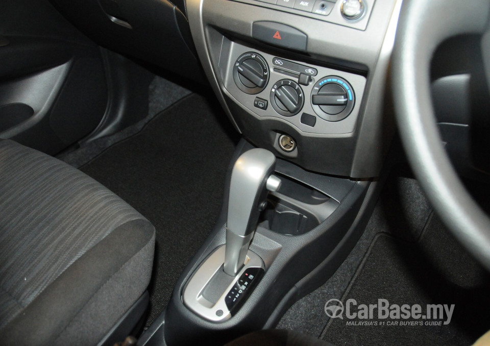 Nissan X-Gear L11 Facelift (2014) Interior