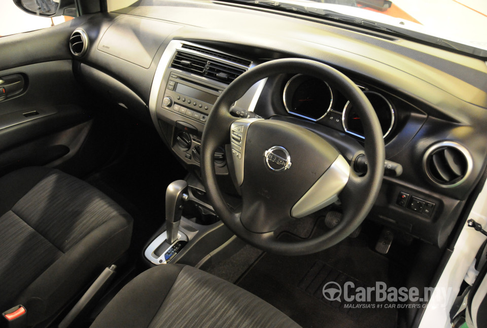 Nissan X-Gear L11 Facelift (2014) Interior