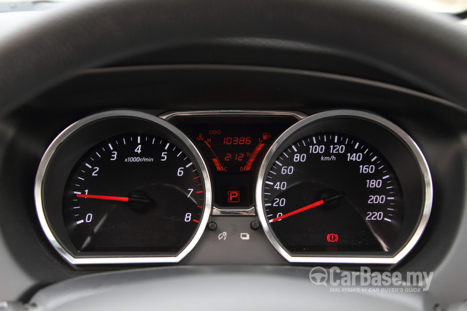 Nissan X-Gear L11 Facelift (2014) Interior