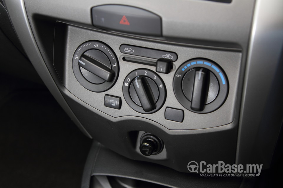 Nissan X-Gear L11 Facelift (2014) Interior