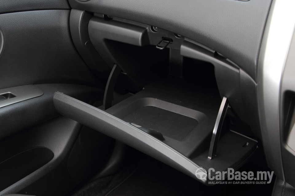 Nissan X-Gear L11 Facelift (2014) Interior