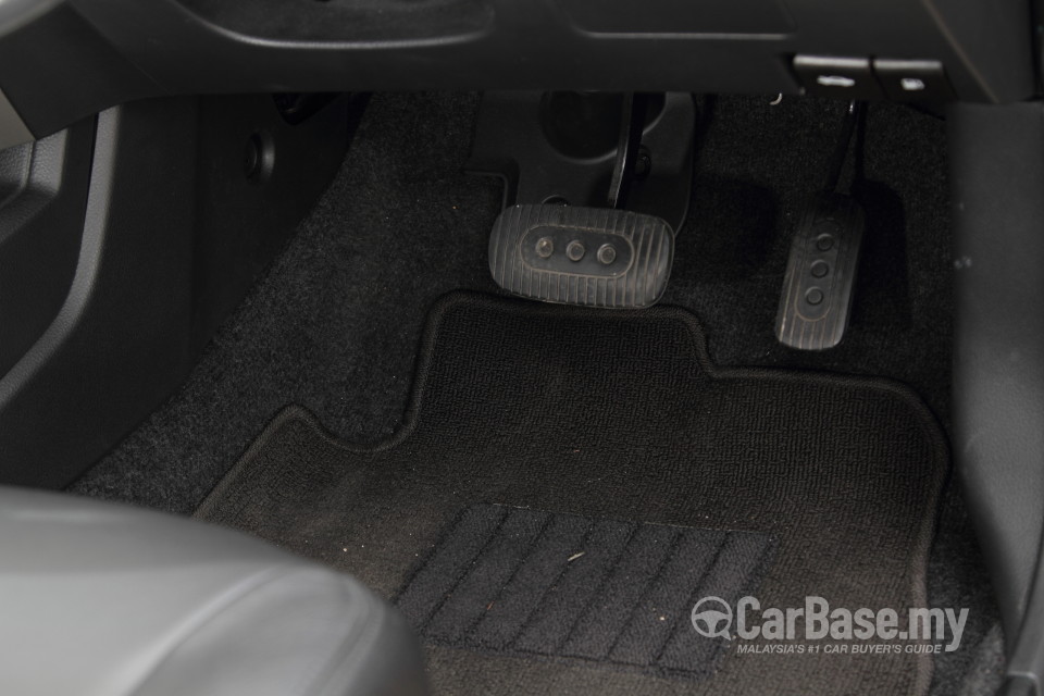 Nissan X-Gear L11 Facelift (2014) Interior