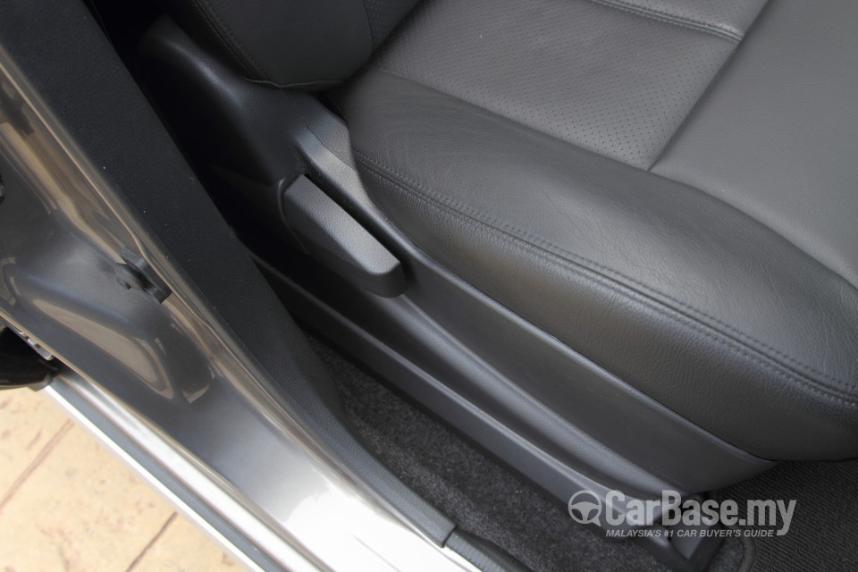 Nissan X-Gear L11 Facelift (2014) Interior