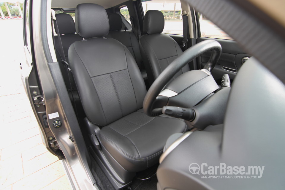 Nissan X-Gear L11 Facelift (2014) Interior