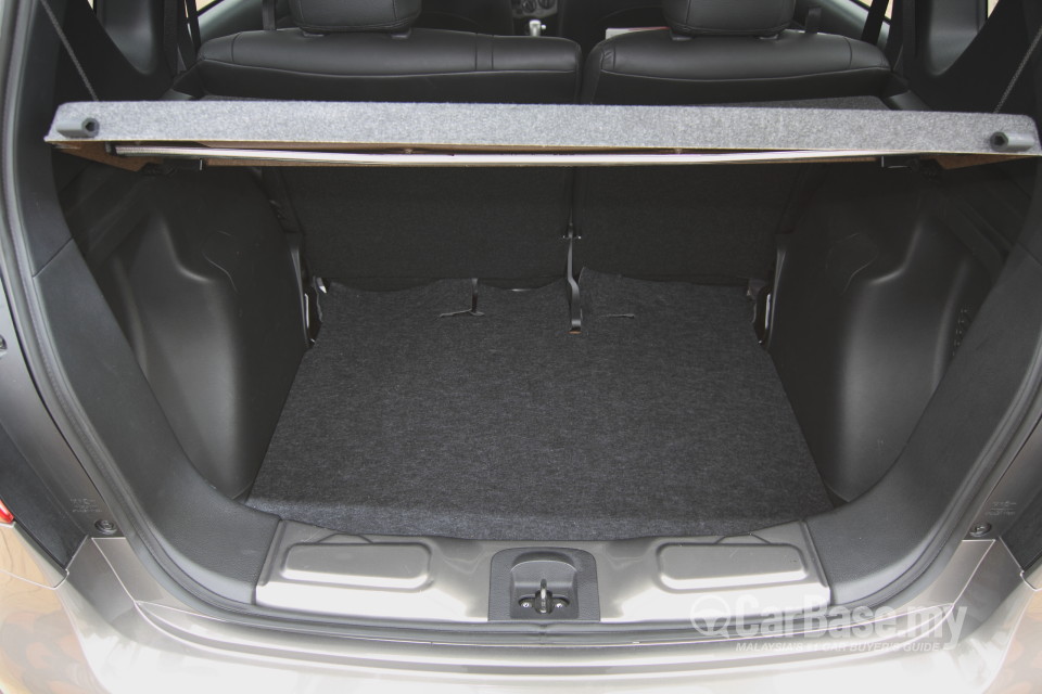 Nissan X-Gear L11 Facelift (2014) Interior