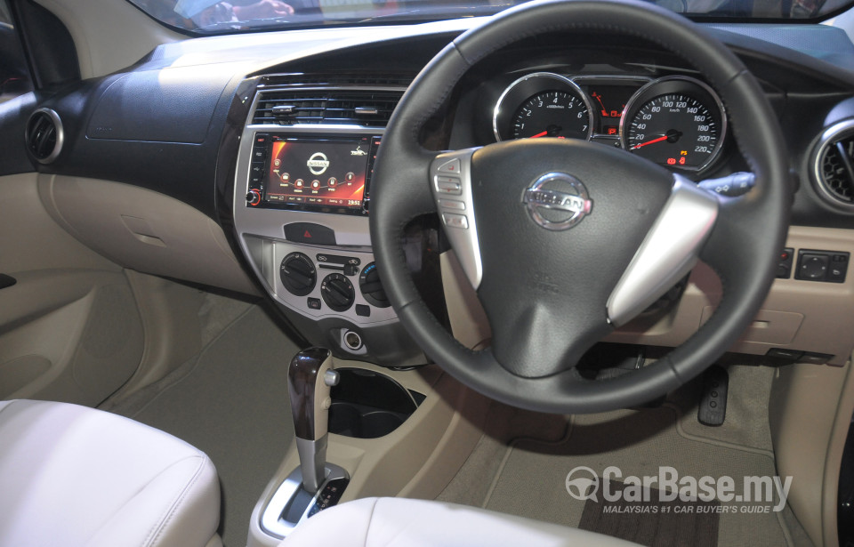 Nissan Grand Livina L11 Facelift (2013) Interior