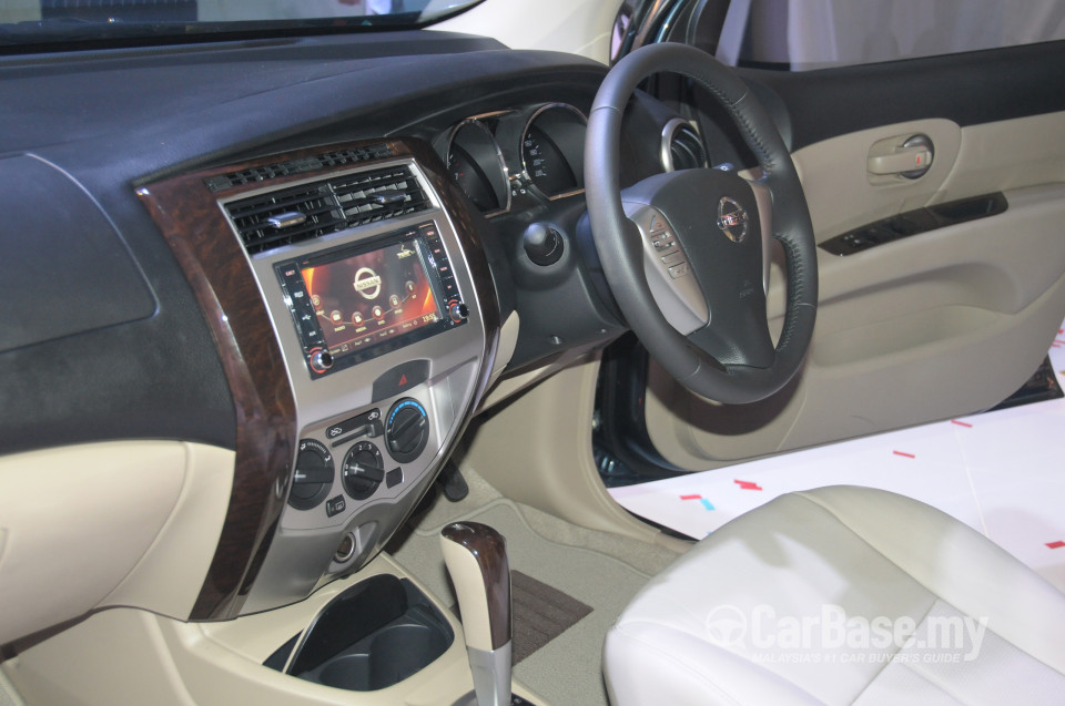 Nissan Grand Livina L11 Facelift (2013) Interior