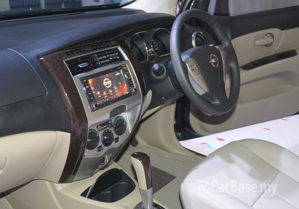 Nissan Grand Livina L11 Facelift (2013) Interior