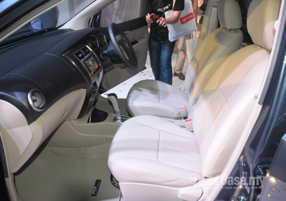Nissan Grand Livina L11 Facelift (2013) Interior