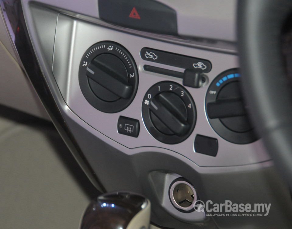 Nissan Grand Livina L11 Facelift (2013) Interior