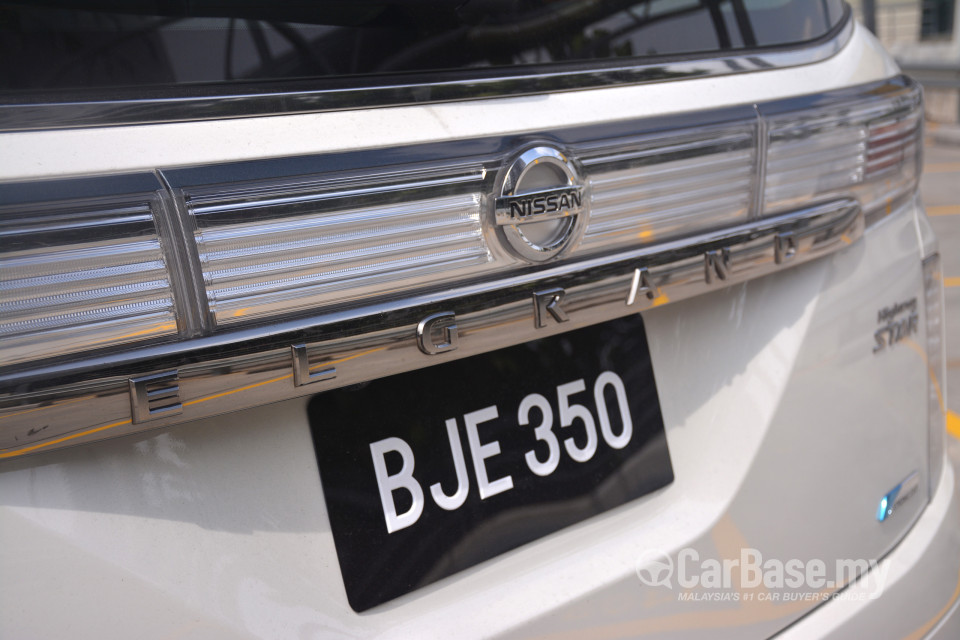 Nissan Elgrand E52 Facelift (2014) Exterior
