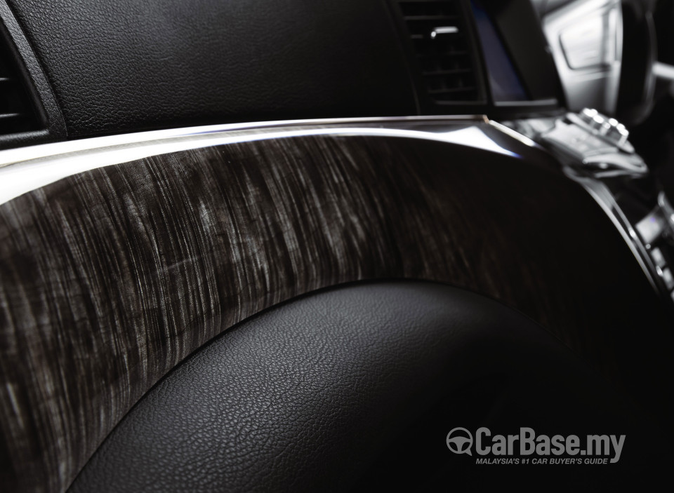 Nissan Elgrand E52 Facelift (2014) Interior