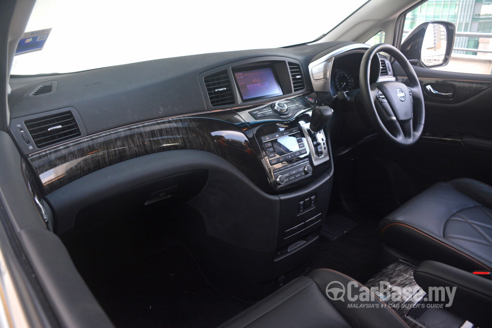 Nissan Elgrand E52 Facelift (2014) Interior