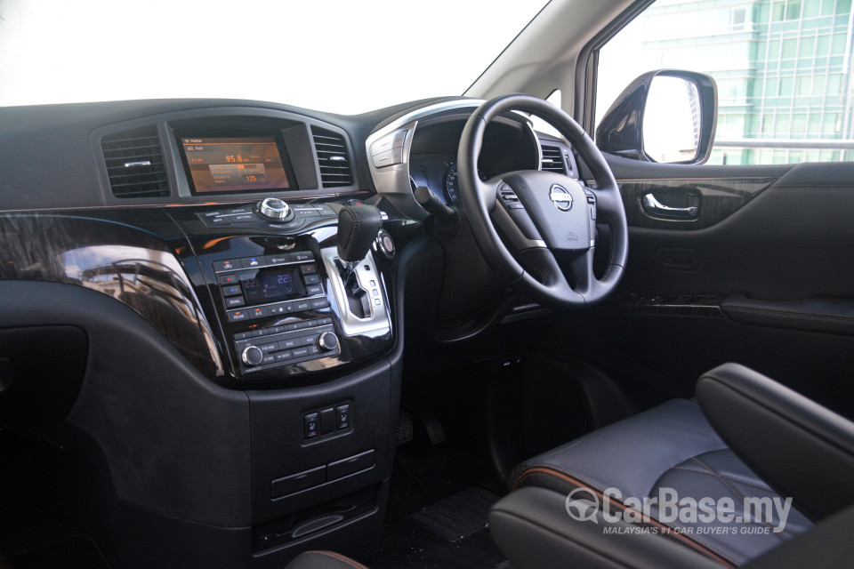 Nissan Elgrand E52 Facelift (2014) Interior