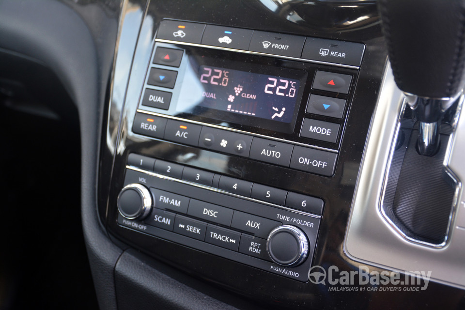 Nissan Elgrand E52 Facelift (2014) Interior