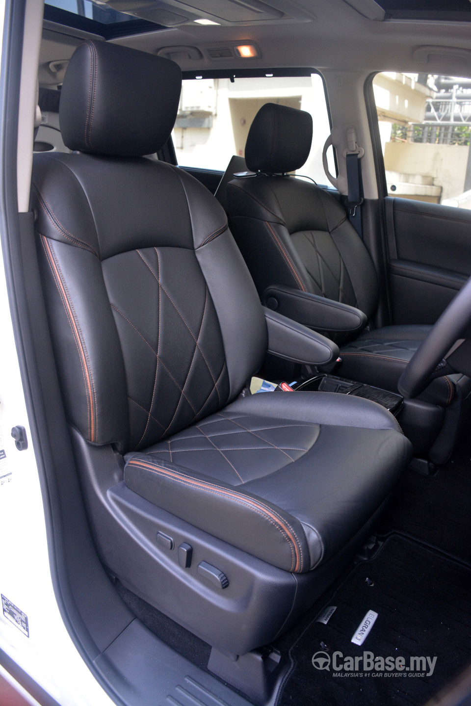 Nissan Elgrand E52 Facelift (2014) Interior