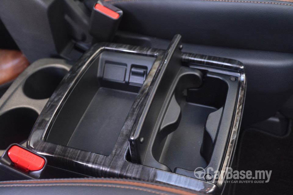 Nissan Elgrand E52 Facelift (2014) Interior
