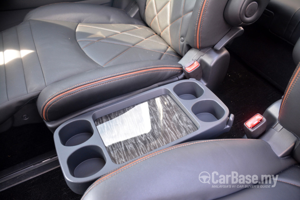 Nissan Elgrand E52 Facelift (2014) Interior
