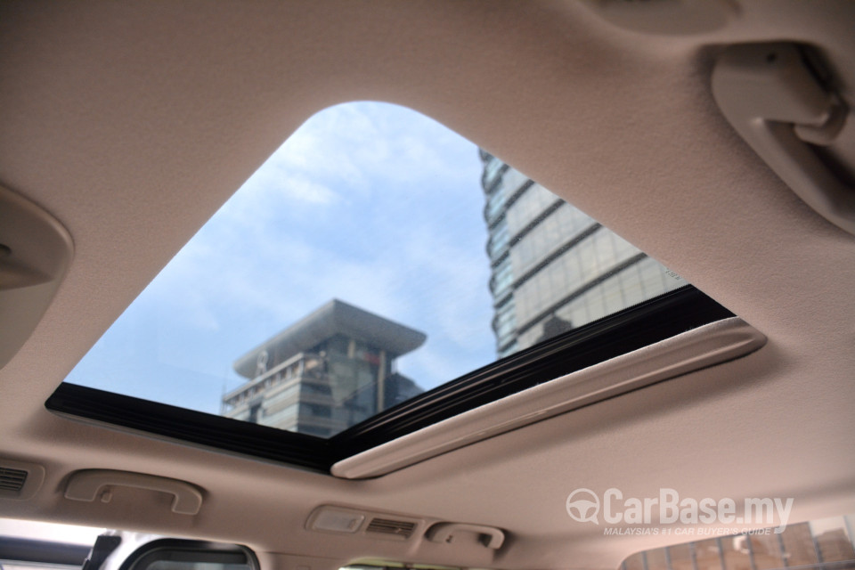 Nissan Elgrand E52 Facelift (2014) Interior
