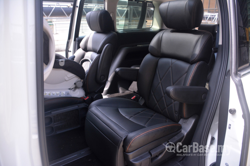 Nissan Elgrand E52 Facelift (2014) Interior