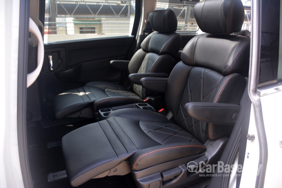 Nissan Elgrand E52 Facelift (2014) Interior