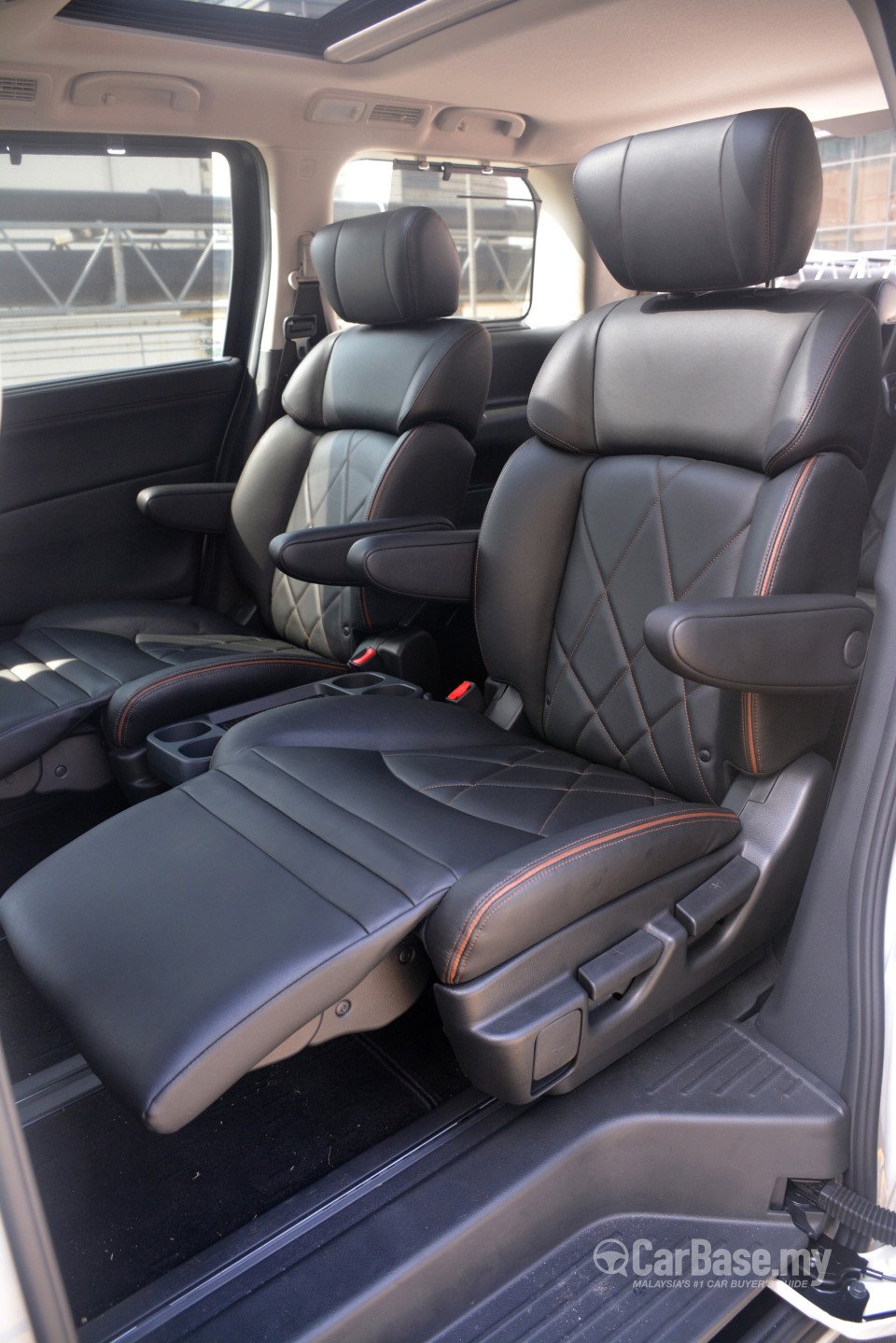 Nissan Elgrand E52 Facelift (2014) Interior
