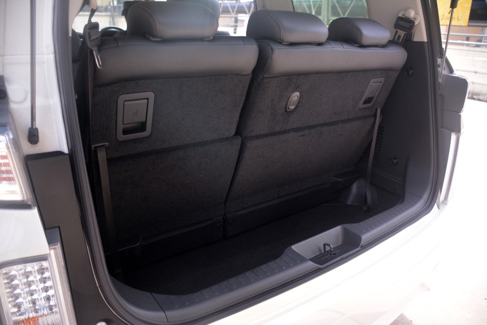 Nissan Elgrand E52 Facelift (2014) Interior