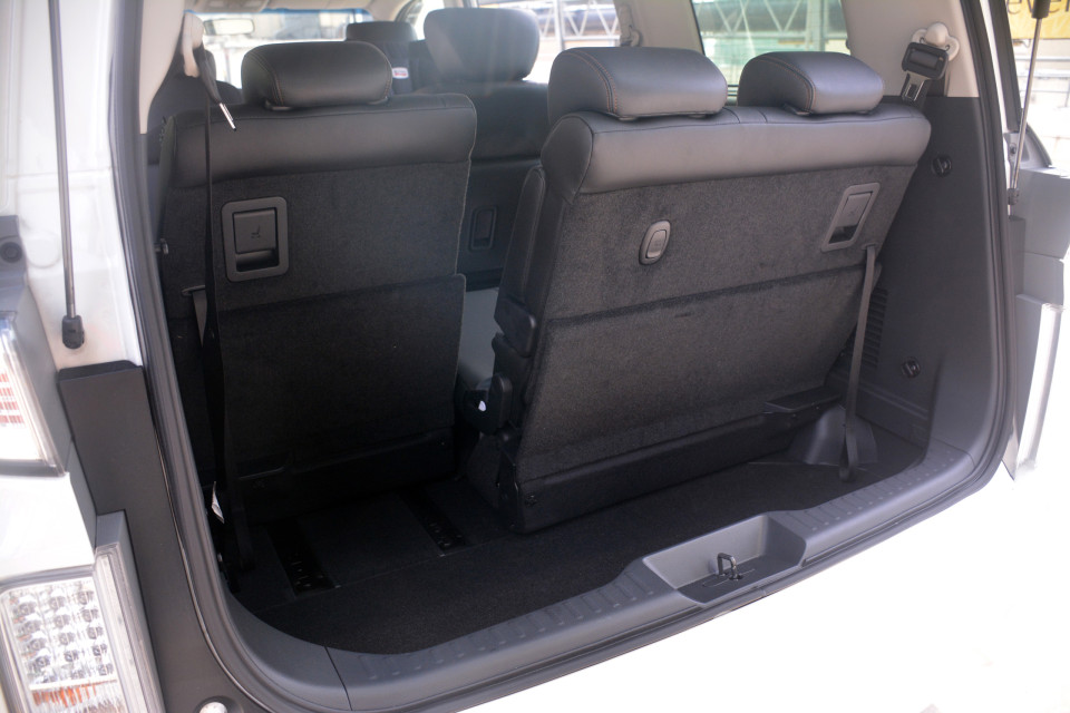 Nissan Elgrand E52 Facelift (2014) Interior