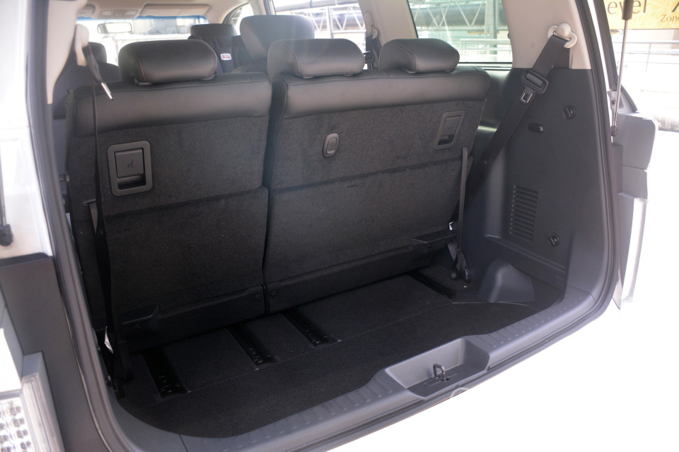 Nissan Elgrand E52 Facelift (2014) Interior