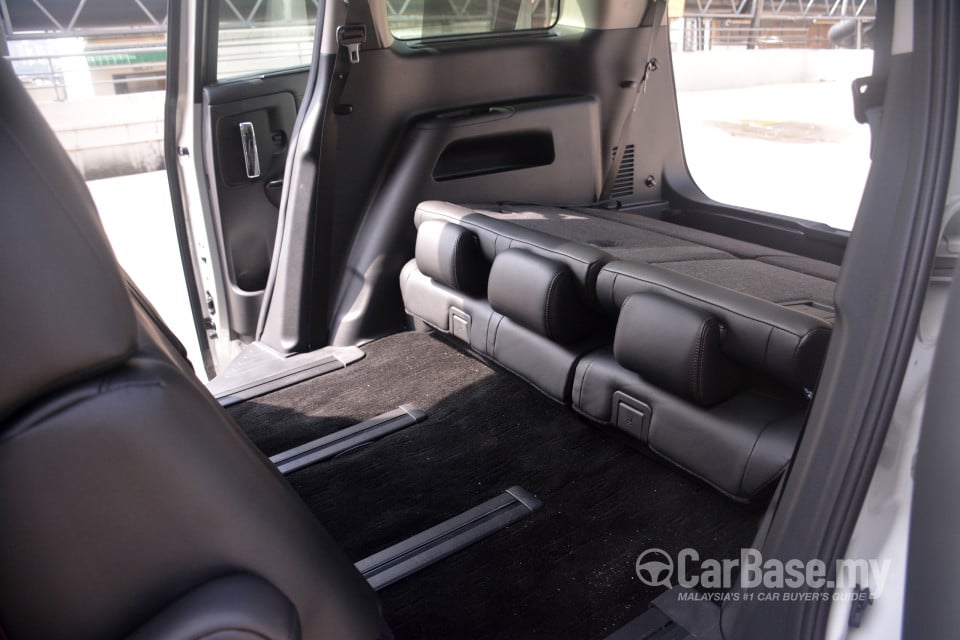 Nissan Elgrand E52 Facelift (2014) Interior